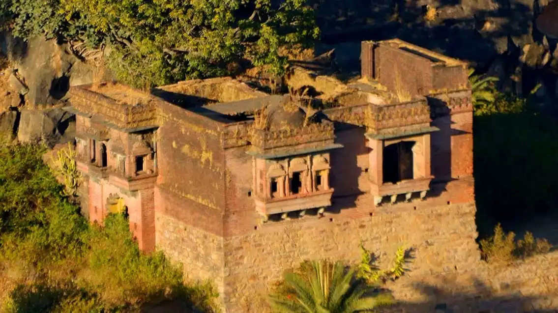 अचलगढ़ दुर्ग की ड्रोन से खिंची हुई फोटो | Achalgarh Fort image